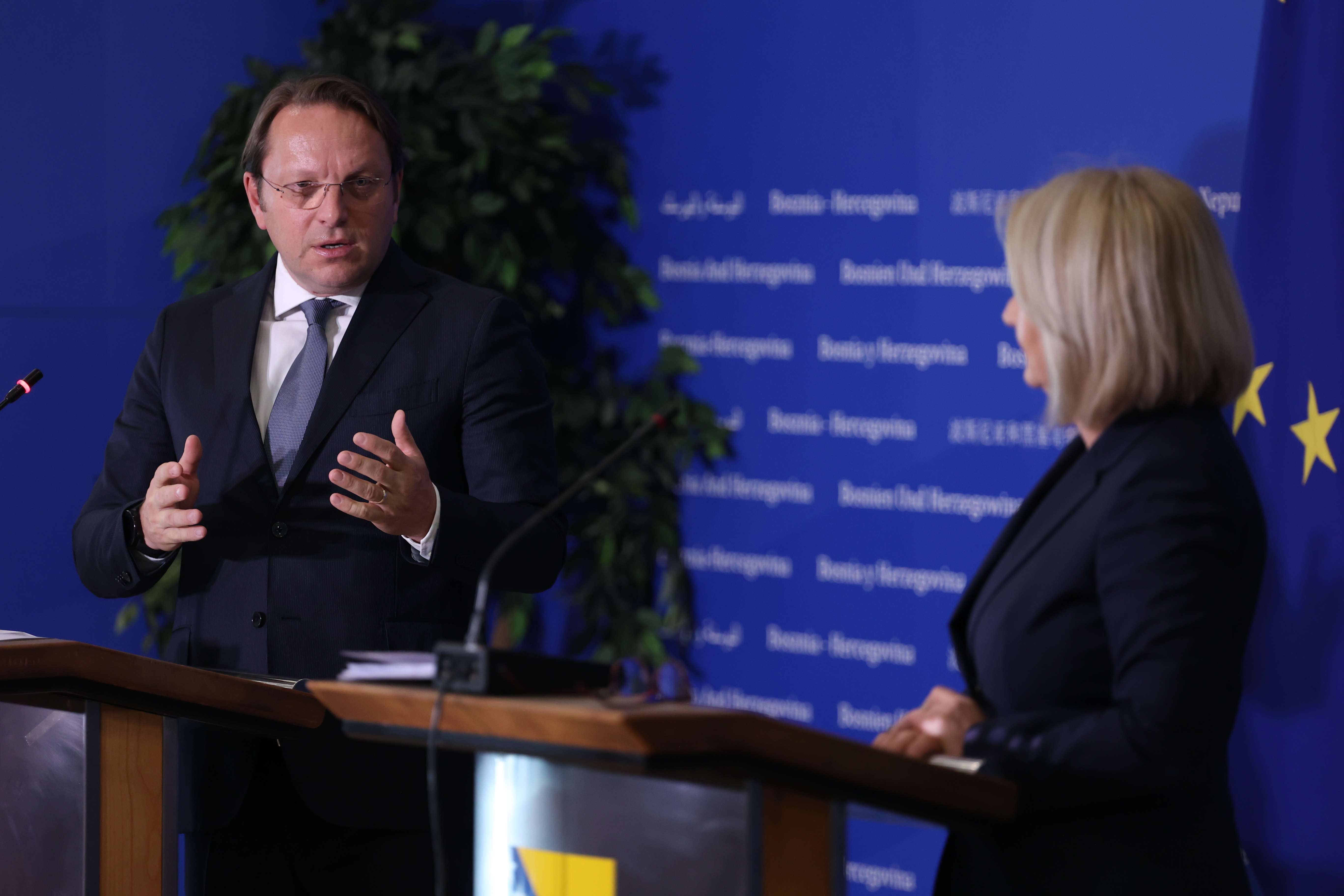 Varhelji: Nema prečica ni popuštanja, svi uslovi moraju biti ispunjeni prema EU